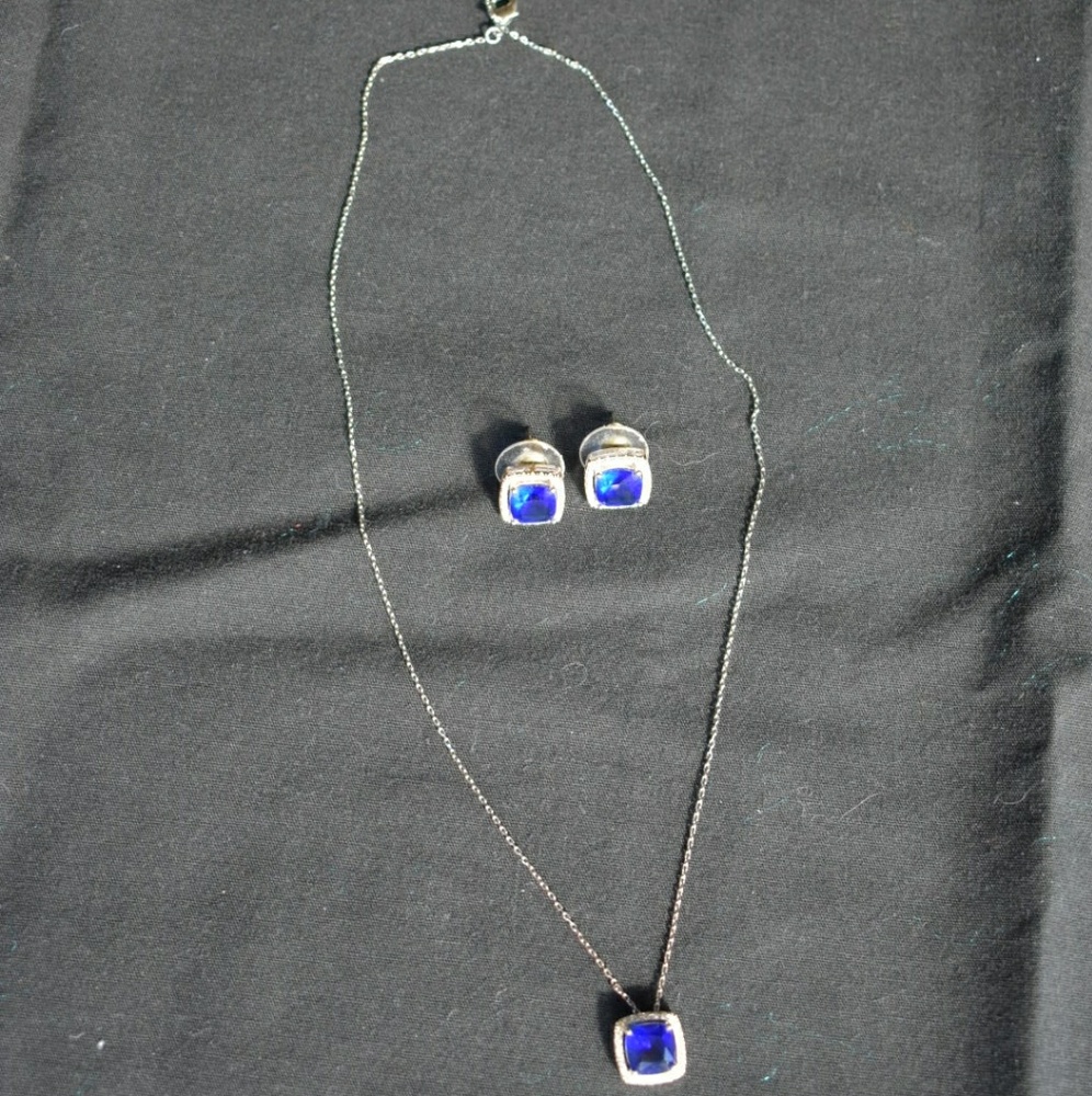 Necklace & earring set
